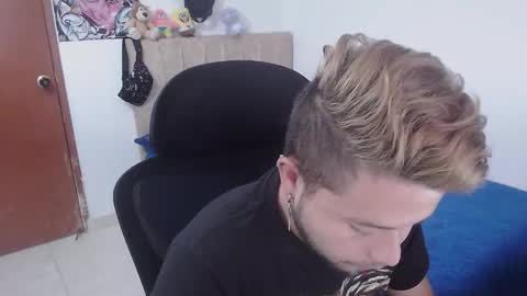 JOHAN independient model online show from 11/21/25, 01:54