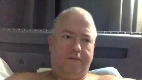john2984292928 online show from 10/26/25, 04:46