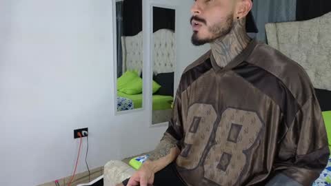 John  online show from 02/05/25, 05:09