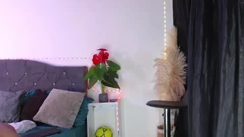 Snapshot of john_and_louis chatting on 05/02/26, 11:59 John online show from 05/02/26, 11:59