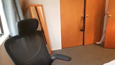 Snapshot of john_bear1 chatting on 04/06/26, 05:30 john_bear1 online show from 04/06/26, 05:30