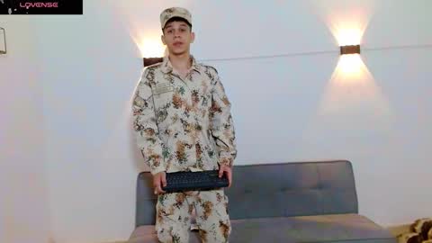 john_ssnow29 online show from 12/01/25, 12:32