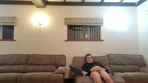 johnathan_stuart33 online show from 04/15/26, 12:06