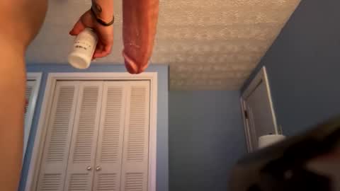 Snapshot of johnbellows chatting on 03/25/26, 03:18 bisexual King online show from 03/25/26, 03:18