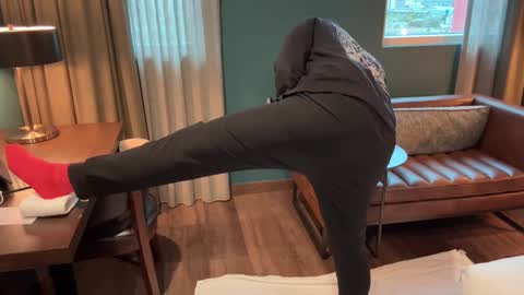 J online show from 12/06/24, 10:30