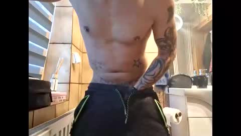 Snapshot of johnlong25cm chatting on 12/26/24, 08:28 johnlong25cm online show from 12/26/24, 08:28