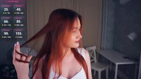 Snapshot of johnnietantum chatting on 11/25/25, 06:52 Rocio online show from 11/25/25, 06:52