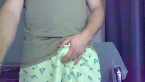 Snapshot of johnny61600 chatting on 08/07/26, 12:12 Lovenitwet69 online show from 08/07/26, 12:12