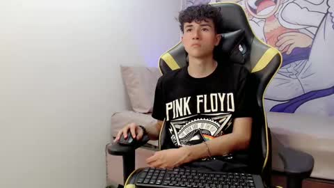 Snapshot of johnny_cagee chatting on 01/05/25, 06:46 johnny_cagee online show from 01/05/25, 06:46