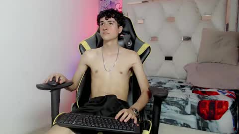 Snapshot of johnny_cagee chatting on 10/01/25, 04:40 johnny_cagee online show from 10/01/25, 04:40