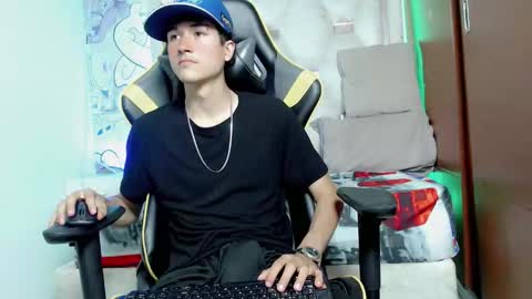 Snapshot of johnny_cagee chatting on 10/08/25, 06:44 johnny_cagee online show from 10/08/25, 06:44