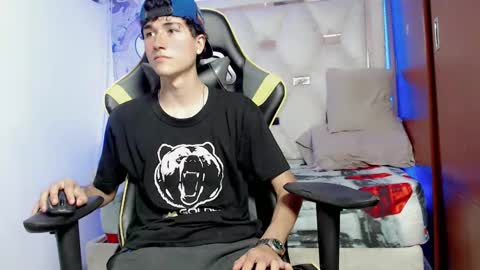 Snapshot of johnny_cagee chatting on 10/12/25, 05:28 johnny_cagee online show from 10/12/25, 05:28