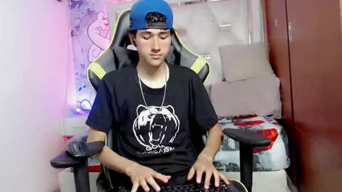 Snapshot of johnny_cagee chatting on 10/16/25, 04:24 johnny_cagee online show from 10/16/25, 04:24