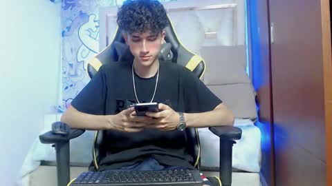 Snapshot of johnny_cagee chatting on 10/25/25, 04:53 johnny_cagee online show from 10/25/25, 04:53