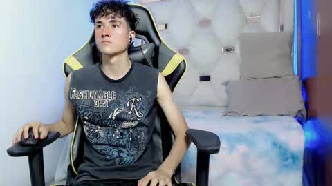 Snapshot of johnny_cagee chatting on 10/27/25, 05:11 johnny_cagee online show from 10/27/25, 05:11