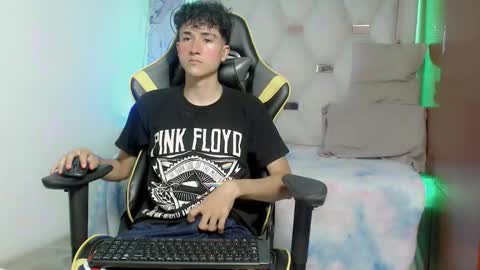 Snapshot of johnny_cagee chatting on 11/10/25, 06:01 johnny_cagee online show from 11/10/25, 06:01