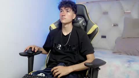 Snapshot of johnny_cagee chatting on 11/11/25, 04:45 johnny_cagee online show from 11/11/25, 04:45