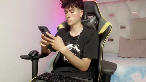 Snapshot of johnny_cagee chatting on 11/13/25, 04:11 johnny_cagee online show from 11/13/25, 04:11