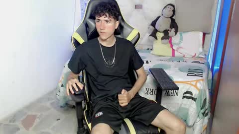 Snapshot of johnny_cagee chatting on 11/20/25, 04:01 johnny_cagee online show from 11/20/25, 04:01