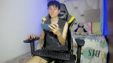 Snapshot of johnny_cagee chatting on 11/24/25, 05:40 johnny_cagee online show from 11/24/25, 05:40