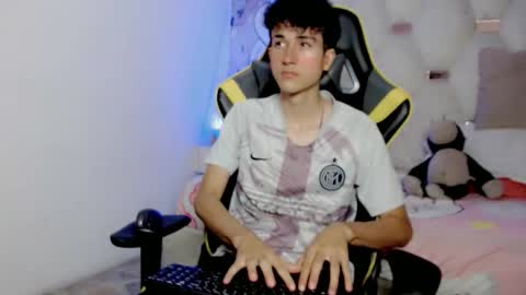 Snapshot of johnny_cagee chatting on 11/28/25, 06:49 johnny_cagee online show from 11/28/25, 06:49