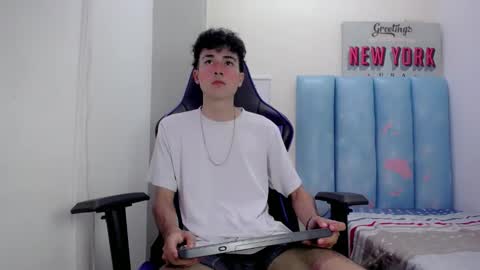 Snapshot of johnny_cagee chatting on 12/15/25, 10:25 johnny_cagee online show from 12/15/25, 10:25