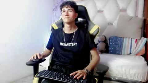 Snapshot of johnny_cagee chatting on 12/20/25, 05:03 johnny_cagee online show from 12/20/25, 05:03