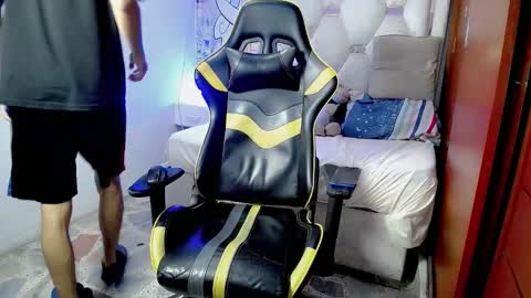 Snapshot of johnny_cagee chatting on 12/21/25, 04:08 johnny_cagee online show from 12/21/25, 04:08