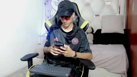 Snapshot of johnny_cagee chatting on 01/13/26, 03:34 johnny_cagee online show from 01/13/26, 03:34