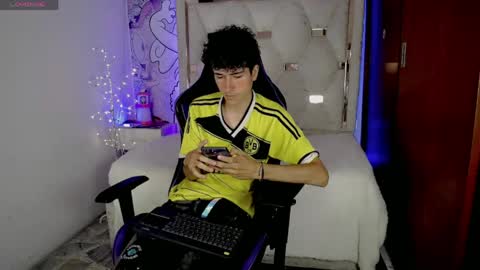 johnny_cagee online show from 04/24/26, 04:04