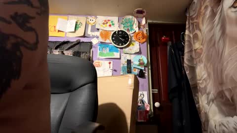 johnnyshung1 online show from 04/18/26, 08:09