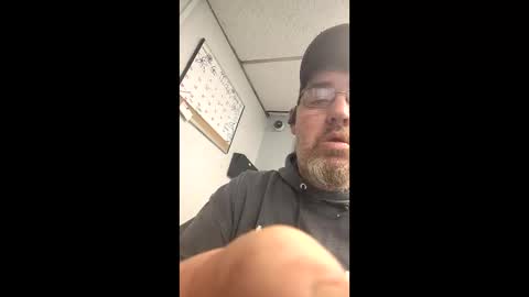 Snapshot of johnohn410 chatting on 05/05/26, 12:35 johnohn410 online show from 05/05/26, 12:35