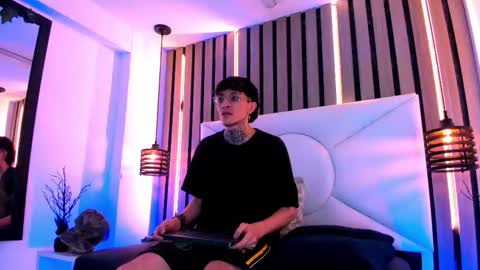 johnsonisaac94  online show from 09/26/25, 12:25