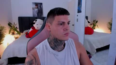 Snapshot of johny_multicum chatting on 10/10/25, 04:06 Johny online show from 10/10/25, 04:06