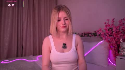 Snapshot of joice_queen chatting on 02/14/26, 08:27 Paula online show from 02/14/26, 08:27