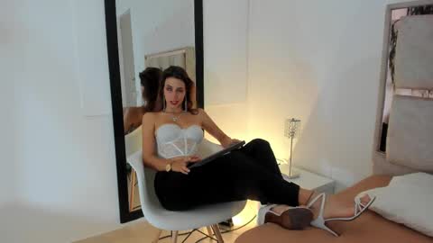 jolie_lov online show from 03/01/25, 01:29