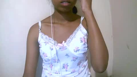 joliekah27 online show from 04/18/26, 07:07