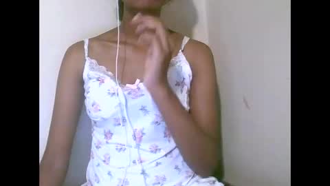 joliekah27 online show from 04/19/26, 08:44