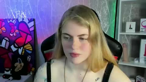 Snapshot of jolly_doll_ chatting on 05/18/26, 04:18 Jolly online show from 05/18/26, 04:18