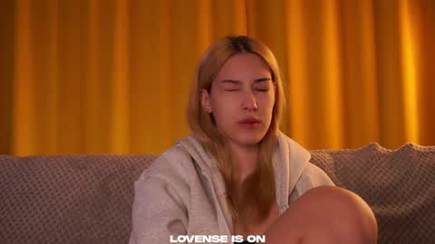 Viola online show from 03/16/26, 01:15