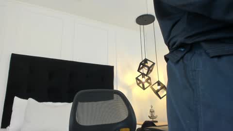 Jonathan Danielss  online show from 02/05/25, 11:44