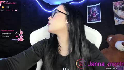Snapshot of jonathanrwick chatting on 09/09/25, 04:45 Janna online show from 09/09/25, 04:45