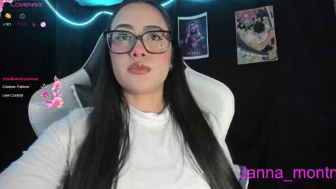Snapshot of jonathanrwick chatting on 10/10/25, 03:05 Janna online show from 10/10/25, 03:05