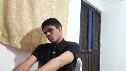 Snapshot of jonhsebastiann chatting on 09/17/25, 06:26 John online show from 09/17/25, 06:26