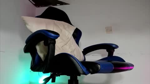 jordan33blake online show from 12/05/25, 01:47