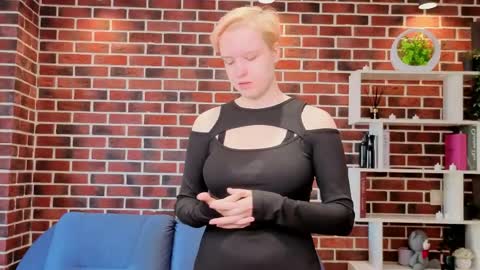 Snapshot of jordanhunkin chatting on 05/17/26, 08:12 Ellie online show from 05/17/26, 08:12