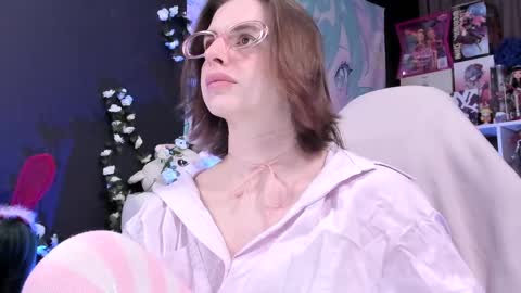 Rose online show from 04/24/26, 04:53