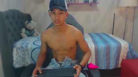 Snapshot of jose_sexycumm chatting on 01/19/25, 07:58 jose_sexycumm online show from 01/19/25, 07:58