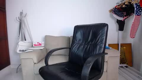 Snapshot of josezaens_ chatting on 10/23/25, 08:24 josezaens_ online show from 10/23/25, 08:24