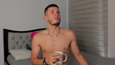 Snapshot of josh_and_dilany chatting on 01/02/25, 01:19 Dilany Josh online show from 01/02/25, 01:19